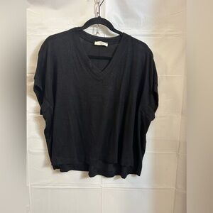 Black vneck tee